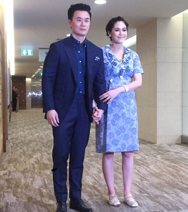 หลังจบงานแถลงข่าว เผยโมเม้นท์ พ่อน็อต กับ แม่ชมพู่ จับมือไม่ปล่อย(คลิป)