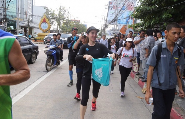 เปิดวาร์ป สาวสวยที่โดนพี่ตูนถามว่า ไหวมั้ยคะ พี่ขอโทษนะ ตัวจริงไม่ธรรมดา ดีกรีทายาทหมื่นล้าน!