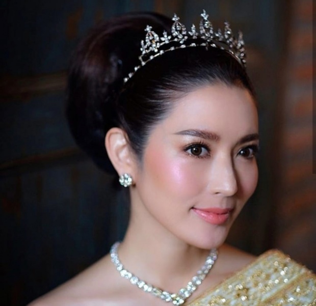 แอฟ ทักษอร ถ่ายแบบชุดไทยเบาๆ ทั้งตัวมูลค่า 50 ล้านบาท! แถมตกทอดมาจากเจ้า