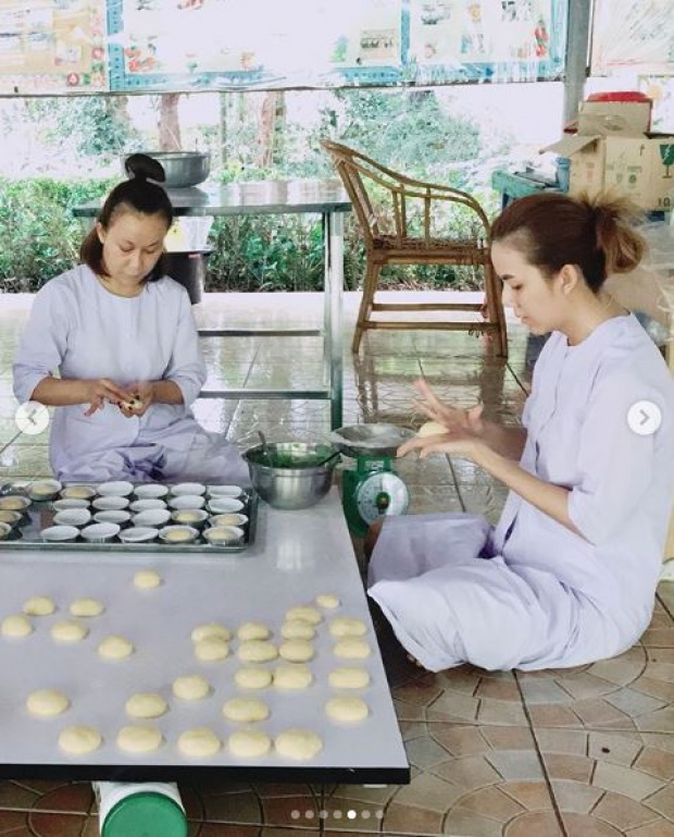 สวยและใจบุญ!! “จ๊ะ อาร์สยาม” เผยจำนวนขนม? ที่ทำเองกับมือ ในสำนักแม่ชีปฎิบัติธรรมเขาพระ (มีคลิป)