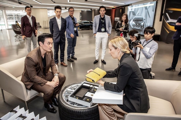 หล่อและรวยมาก น็อต วิศรุต ถอย Lamborghini รุ่นใหม่ คันแรกในไทย!