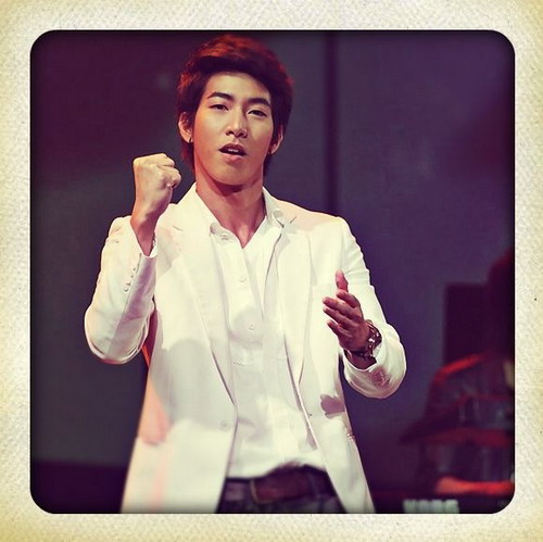 โตโน่ ภาคิณ