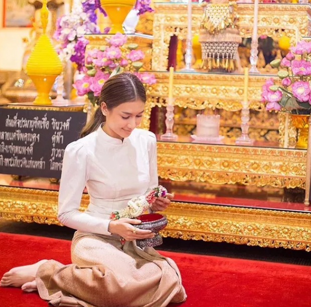 งามอย่างไทย!! เนย โชติกา ขนขบวนเด็กแก๊ง ใส่ชุดไทย