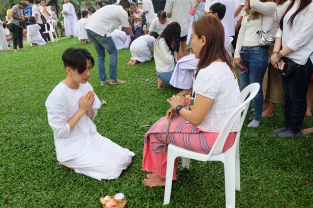 คดียังอยู่ชั้นศาล ดีเจอ้อนน้อย สาวหล่อใช้แก้วทุบหน้าคน ตัดสินใจโกนหัวบวช