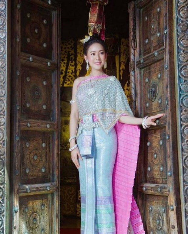 งามอย่างไทยของแท้!! “ทับทิม อัญรินทร์” ขอสวมชุดไทย งานนี้สวยเลอค่าหนักมาก!!