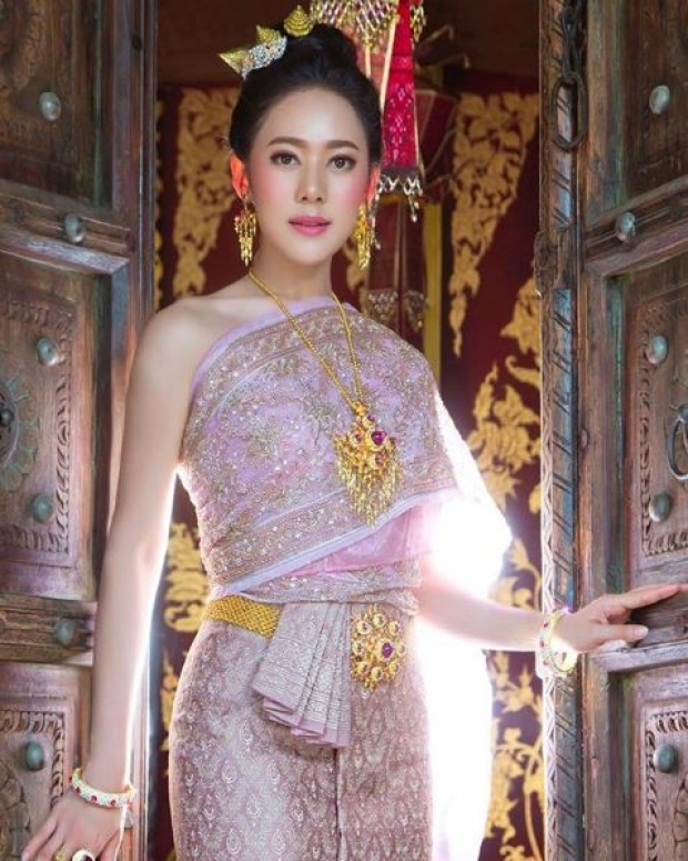 งามอย่างไทยของแท้!! “ทับทิม อัญรินทร์” ขอสวมชุดไทย งานนี้สวยเลอค่าหนักมาก!!