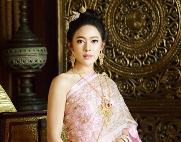 งามอย่างไทยของแท้!! “ทับทิม อัญรินทร์” ขอสวมชุดไทย งานนี้สวยเลอค่าหนักมาก!!