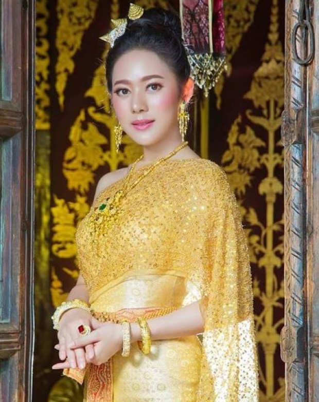 งามอย่างไทยของแท้!! “ทับทิม อัญรินทร์” ขอสวมชุดไทย งานนี้สวยเลอค่าหนักมาก!!