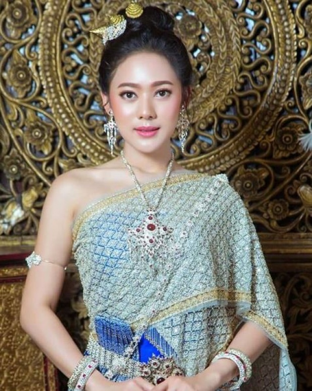 งามอย่างไทยของแท้!! “ทับทิม อัญรินทร์” ขอสวมชุดไทย งานนี้สวยเลอค่าหนักมาก!!