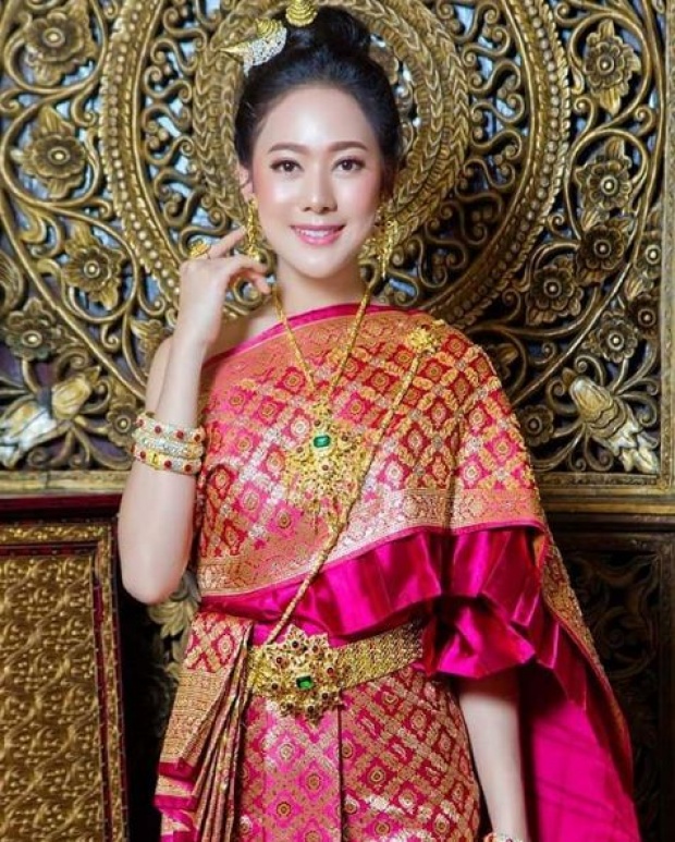 งามอย่างไทยของแท้!! “ทับทิม อัญรินทร์” ขอสวมชุดไทย งานนี้สวยเลอค่าหนักมาก!!