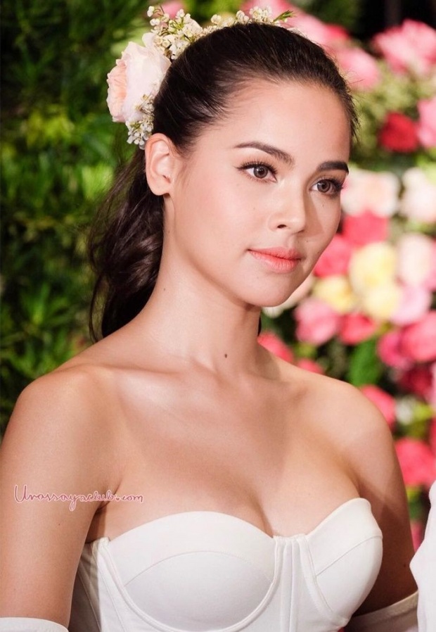 สมเป็นนางเอกซุปตาร์! ส่องภาพ ญาญ่า อุรัสยา สวยสง่าดั่งเจ้าหญิง