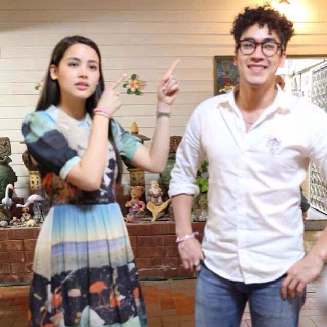 ณเดชทำบุญปีใหม่ กับ ญาญ่า  พร้อมผมทรงใหม่ สุดอินดี้!