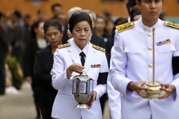 เปิดภาพวินาทีสุดสะเทือนใจ! แม่ปอ ทฤษฎี แทบทรุด หลังร่างของลูกชายสูญสลาย 