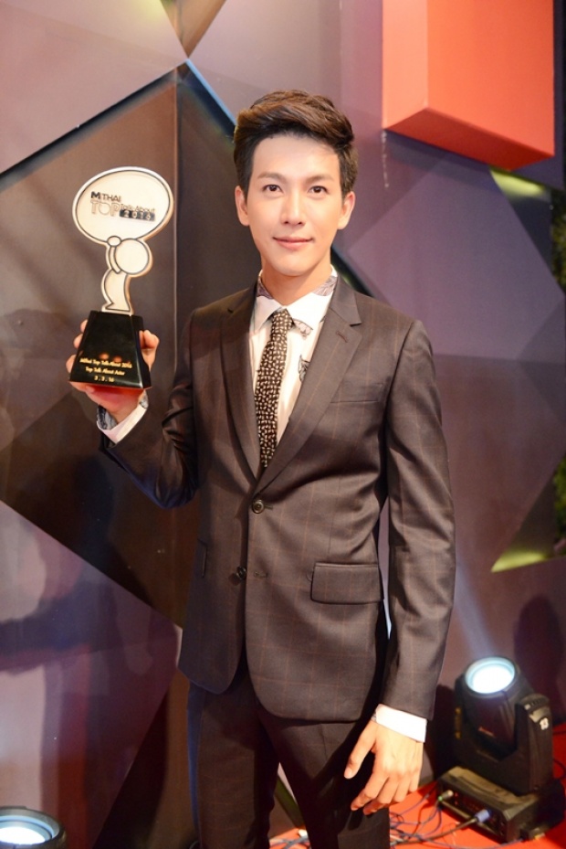 แอนดิว-ปุ๊กลุก-พุฒ ตบเท้าเข้ารับรางวัล “MThai top talk about 2016”