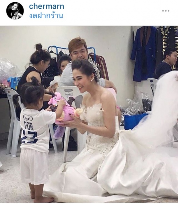 ภาพน่ารัก เมื่อ’น้าจ๋า’ นางเอกของ’พ่อปอ’ รุมขอ’มะลิ’ ถ่ายรูปคู่!