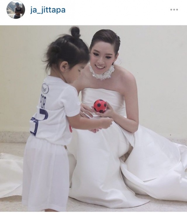 ภาพน่ารัก เมื่อ’น้าจ๋า’ นางเอกของ’พ่อปอ’ รุมขอ’มะลิ’ ถ่ายรูปคู่!