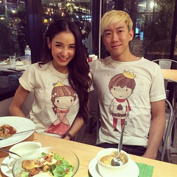 แพท ณปภา สวมเสื้อคู่โชว์หวานทานข้าวกับครอบครัว เบนซ์ 