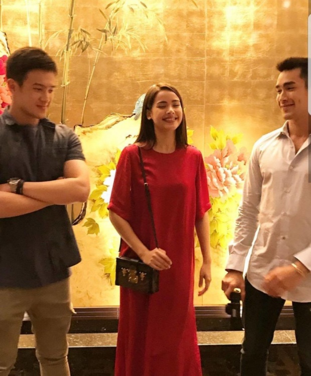 หนุ่มหล่อคนนี้นี่เอง? ที่พา “ณเดชน์-ญาญ่า” และแม่ๆ ช้อปปิ้งที่ฮ่องกง