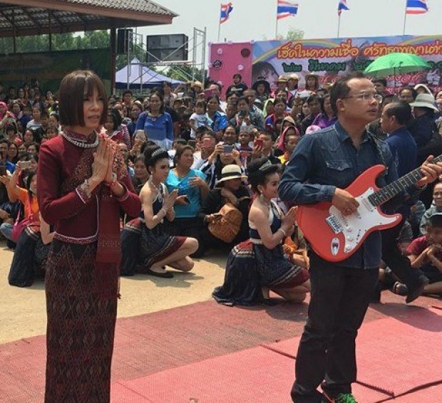 “จินตหรา พูนลาภ” จัดชุดใหญ่บวงสรวง!! รำแก้บนพญาเต่างอย ควักเงินสดๆ บริจาคให้!!