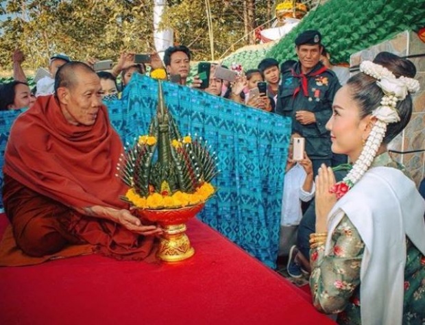 สวยสะกดทุกสายตา!! “แต้ว ณฐพร” ร่วมพิธียกยอขันหมากเบ็ง ถวายแด่องค์ปู่มุจรินทร์