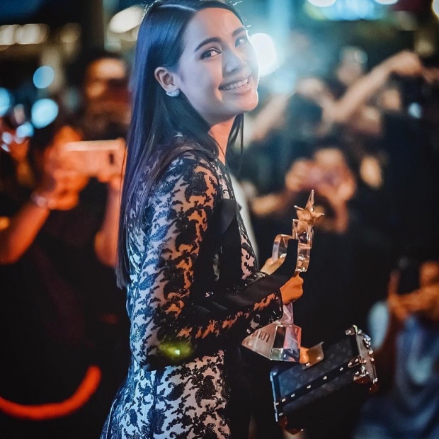 โมเมนท์น่ารัก! เปิดคำพูด “เวียร์”  เมื่อเจอ “ญาญ่า” ที่งานรับรางวัล! (คลิป)