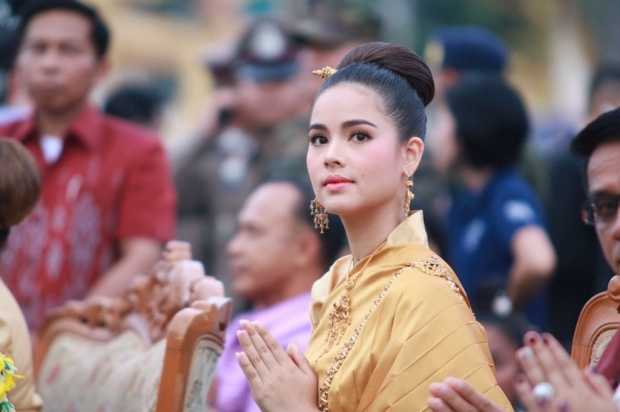 ชมลีลา ญาญ่า อุรัสยา รำบูชาพญานาค คนหนองคายแห่ดูมืดฟ้ามัวดิน!!(คลิป)