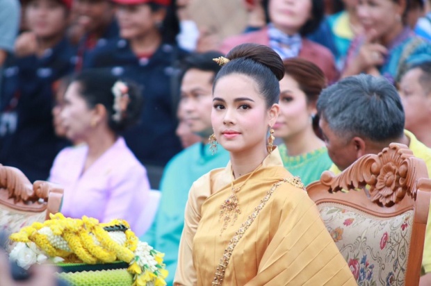 ชมลีลา ญาญ่า อุรัสยา รำบูชาพญานาค คนหนองคายแห่ดูมืดฟ้ามัวดิน!!(คลิป)