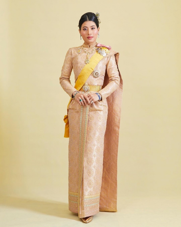 ทรงพระสิริโฉม เจ้าฟ้าสิริวัณณวรีฯ กับฉลองพระองค์ไทยศิวาลัย เสด็จร่วมขบวนพยุหยาตราทางชลมารค 