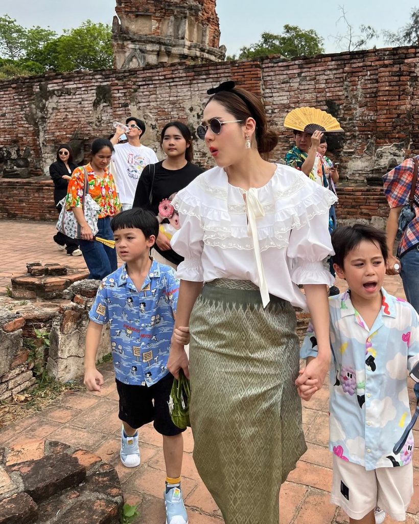  ชมพู่กระเตงลูกเข้าวัดทำบุญที่อยุธยา น้องเกลชุดนี้น่ารักโลกสดใส