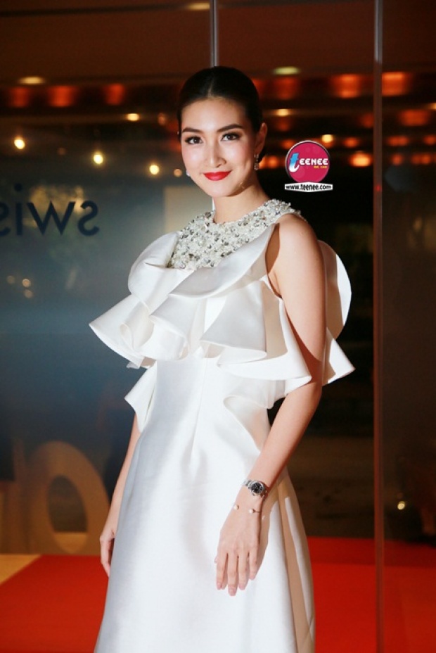 มาชมแฟชั่นสุดหวานของเหล่าซุปตาร์บนพรมแดง Ok! Awards 2015 