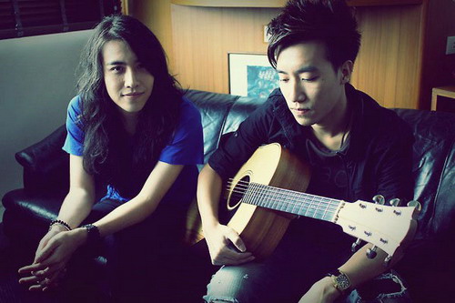 2 หนุ่ม Singular @ facebook