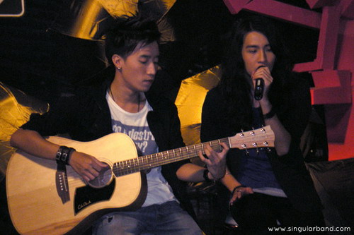 2 หนุ่ม Singular @ facebook