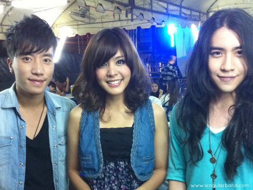 2 หนุ่ม Singular @ facebook