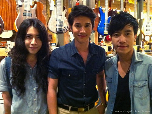 2 หนุ่ม Singular @ facebook