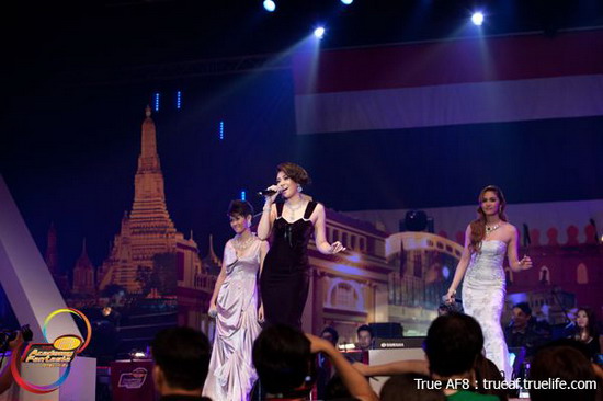 บตกภาพบรรยากาศคอนเสิร์ตวีค 9