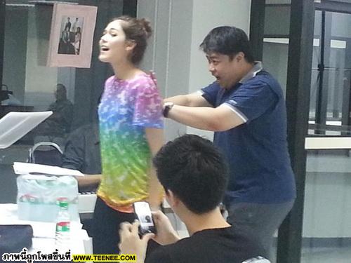 Pic: ชมพู่กับหน้าใสๆ ในการซ้อมละครเวทีเรยา