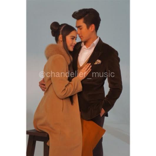 หนุ่มณเดชน์ และ สาวญาญ่า 