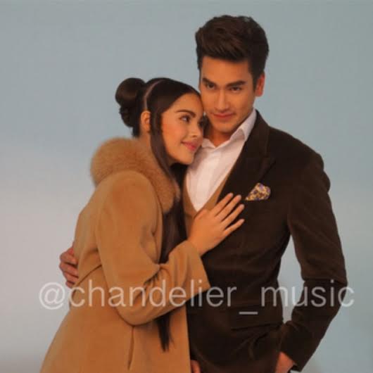 หนุ่มณเดชน์ และ สาวญาญ่า 