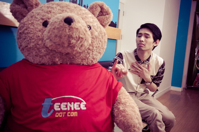 ท่าแอคเริดๆของ ดีเจมะตูม และ พี่หมี TEENEE.COM 