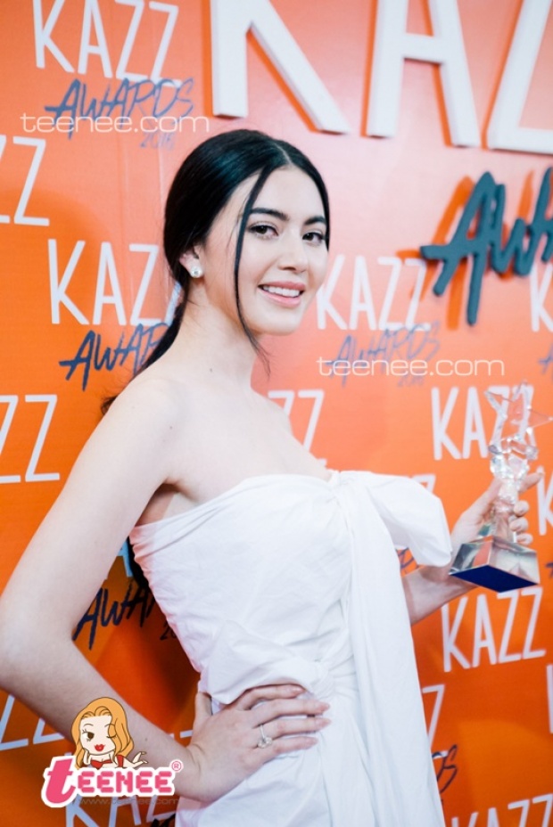 รวมแฟชั่นนางเอก ร่วมเฉิดฉายในงาน Kazz Awards 2016