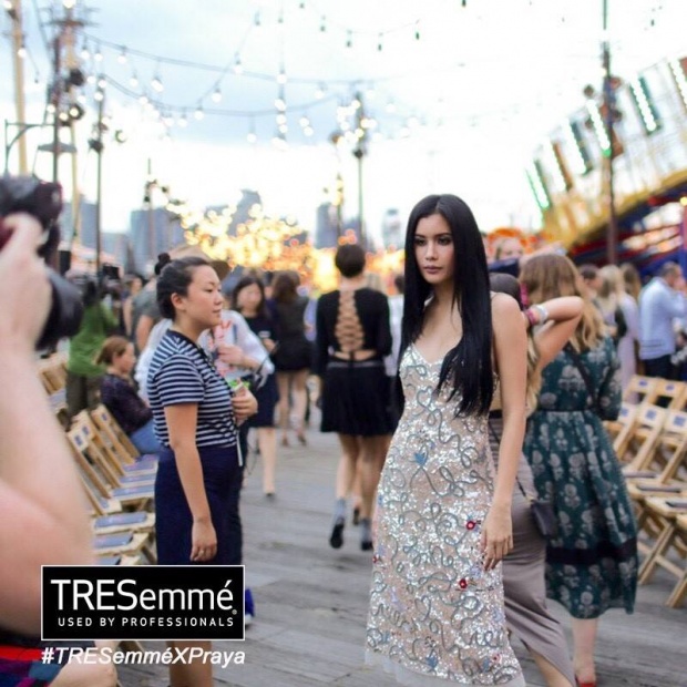 รวมภาพจัดเต็ม ปู ไปรยา คนดังที่น่าจับตามองใน NYFW