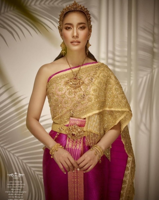 รวมภาพ “จุ๋ย วรัทยา” ใส่ชุดไทย บอกเลยงดงามอย่างไทยสุดๆ