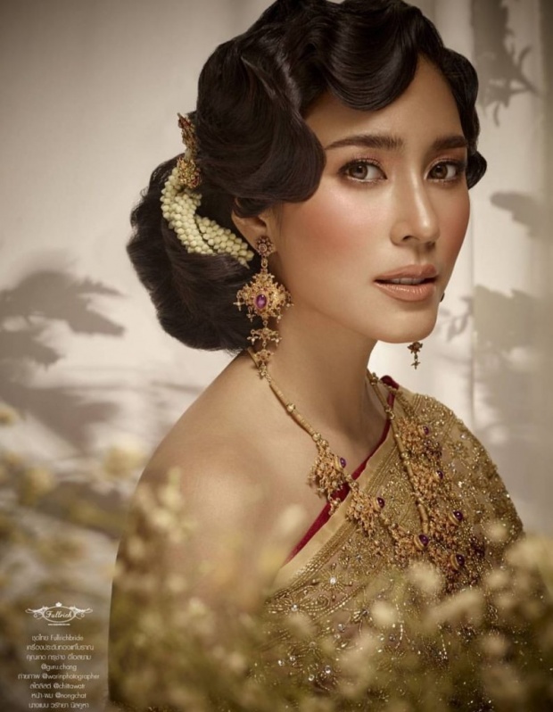 รวมภาพ “จุ๋ย วรัทยา” ใส่ชุดไทย บอกเลยงดงามอย่างไทยสุดๆ