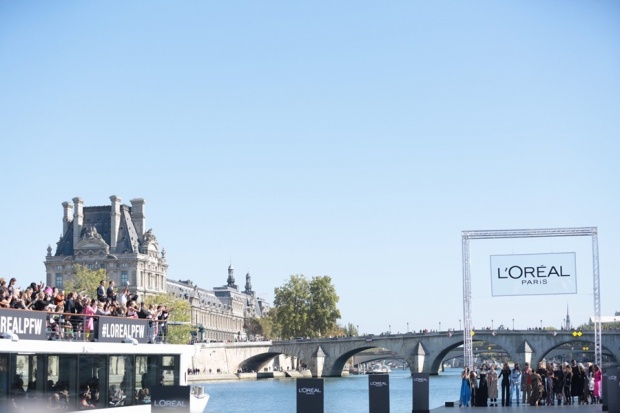 ใหม่เฉิดฉาย เดินแบบงาน Paris Fashion Week 2018