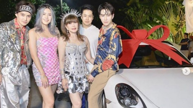 ทุ่มสุดตัว! “ไมค์ พิรัชต์” ถอยรถ Porsche เซอร์ไพรส์วันเกิดคุณแม่!