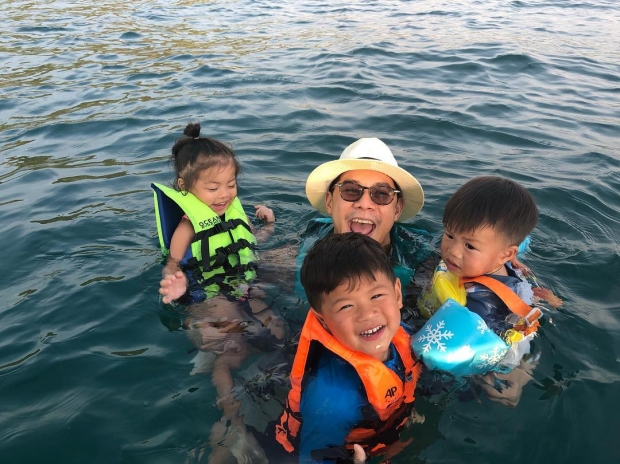 กาย-ฮารุ ครอบครัวสุขสันต์ พาลูกๆเที่ยวทะเล อวดหุ่นสุดแซ่บ!