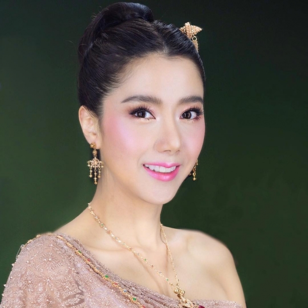 ไอซ์ อภิษฎา สง่างามในชุดไทย ชาวเน็ตแห่ถาม พรีเวดดิ้งหรือเปล่า?