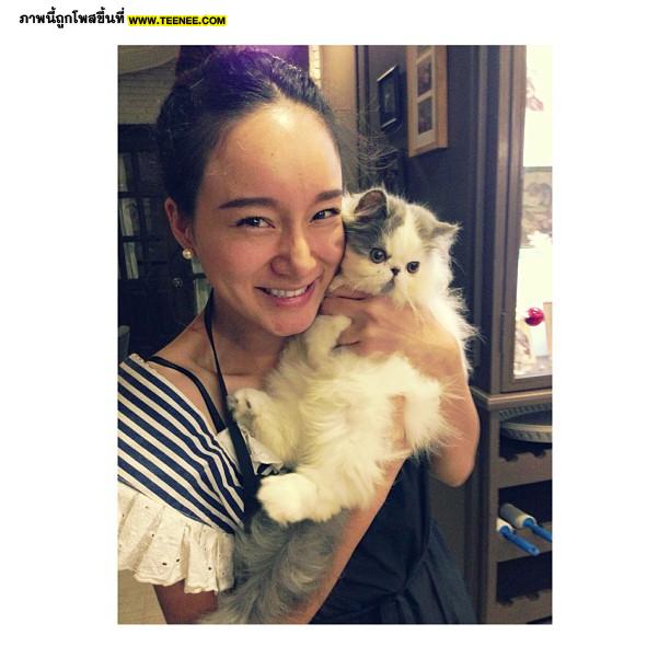 "เพชร" กับน้องเหมียวสุดน่ารัก!!