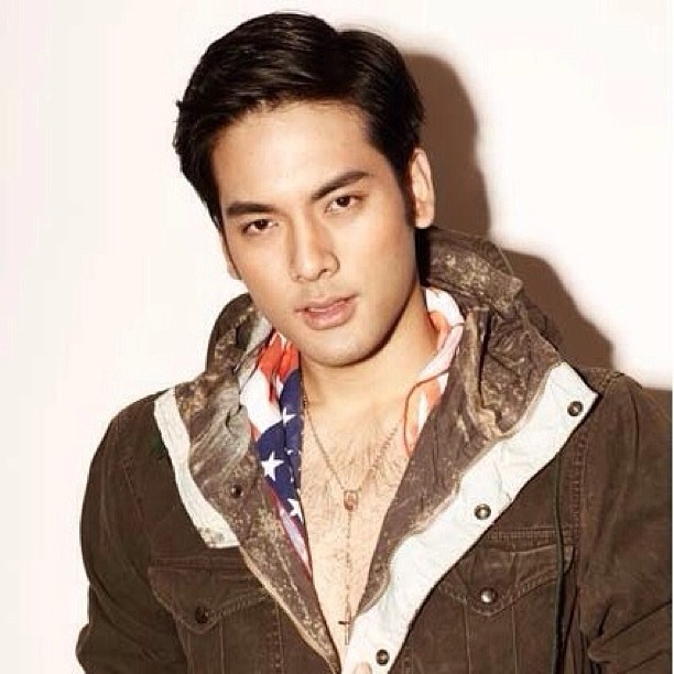 บอม ธนิน คุณชายเล็ก แห่งวังจุฑาเทพ