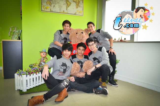  5หนุ่มบอยแบนด์ “Mad Monkeys”